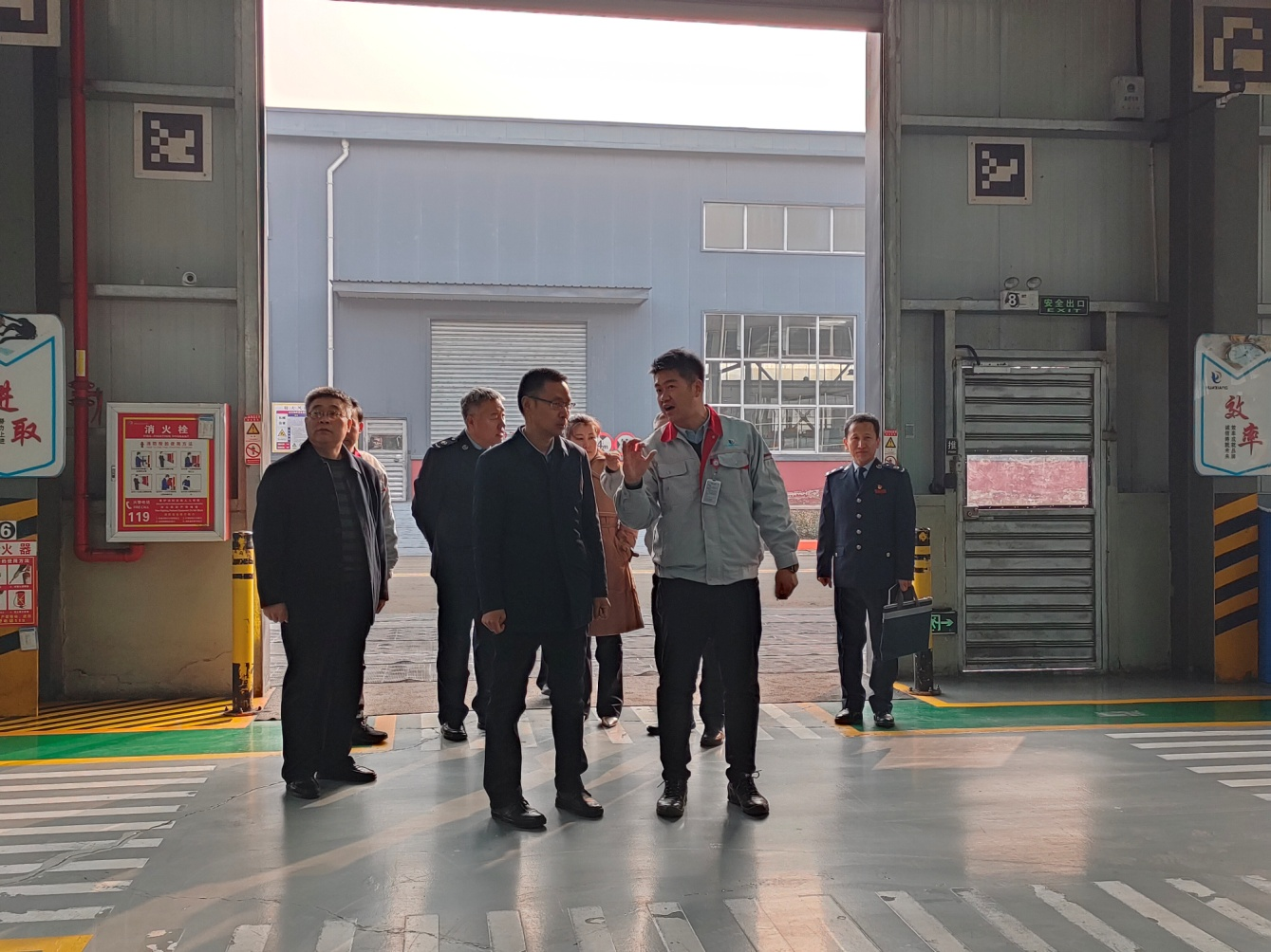 臨汾市稅務(wù)局黨委書記、局長張鎖林一行蒞臨我司調(diào)研服務(wù)